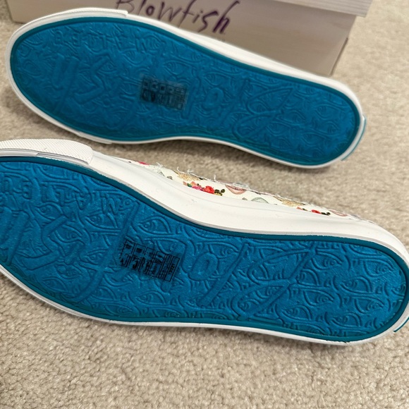 Blowfish skull sneakers - Picture 3 of 3